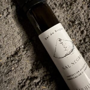 Sal negra de bruja artesanal para protección y limpieza